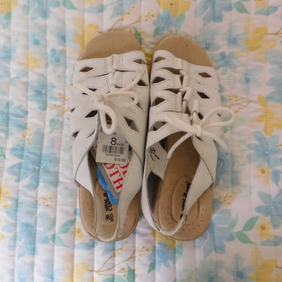 Cobbie Cuddlers White Sandals Size 8 Wide Leather Adjustable Comfort - Picture 2 of 8